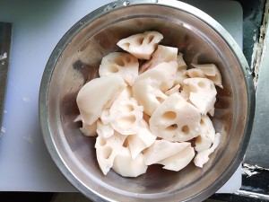 The practice measure of soup of chop of lotus lotus root 4