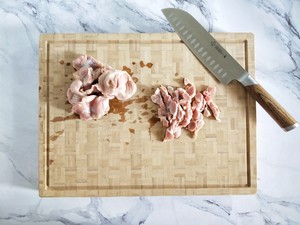 秘密？家族の日常の料理？？いくつかのホットスパイスプラントのいずれか ガーリックボルトの色フライガリン科砂肝？？ 