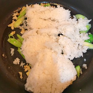 The practice measure that garlic sweet egg fries a meal 6