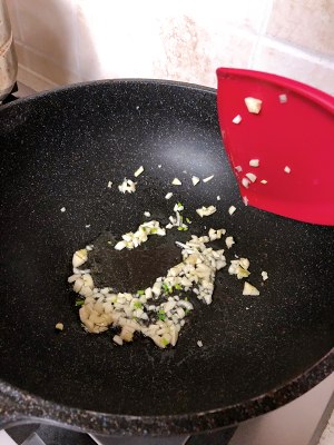 La Hua fries shelled fresh shrimps on the west the practice measure of quick worker of simple the daily life of a family 8