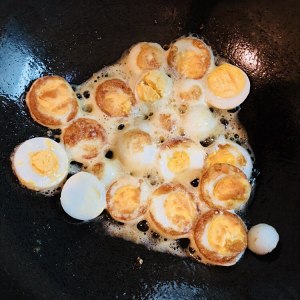The egg is returned can so eating practice step 2