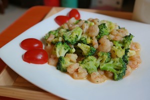 Shelled fresh shrimps is fried on the west the practice measure of orchid 9