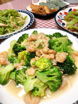 La Hua fries shelled fresh shrimps on the west the practice measure of quick worker of simple the daily life of a family 13