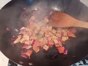 ニンジンシャングーキノコ4の牛肉のシチューの食事の練習対策