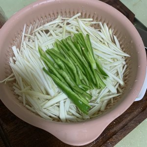 The practice measure that wild rice stem fries shredded meat 1