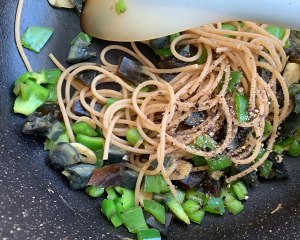ピーマンの皮の卵のホットアースナッツは全粒小麦の側面が壊れています ]練習対策6 