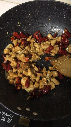 The practice measure of man of hot pepper chicken 3