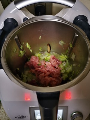 The practice measure of mashed shredded meat 4