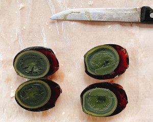 革玉子は豆腐を混ぜて、子供の頃の風味で、10分間は穏やかに行われます。 老人も食べるのに適していること3 