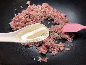 ひき肉の蒸発の卵の実践尺度12