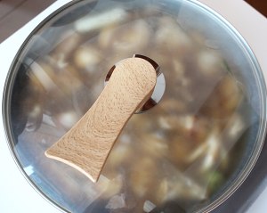 The practice measure of a course that the child can take two bowls of meals 8