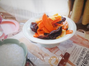 シンプルで黒いベニテングダケの緑はにんじんを焼きます（おいしい、にんじんに恋します）練習法5