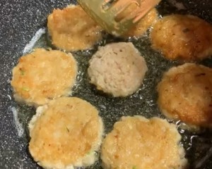 The practice measure that uses the cake of sweet decoct lotus root with simple stuff 15