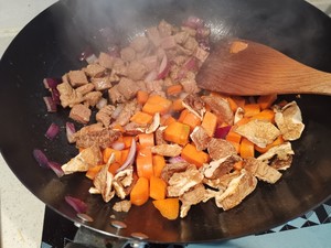 The practice measure of meal of stew of beef of carrot Xianggu mushroom 5