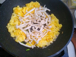 The practice measure that towel gourd of white jade stay of proceedings scrambles egg 4