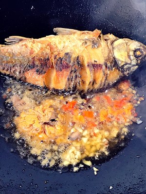 The practice measure of fish of crucian carp of braise in soy sauce 4