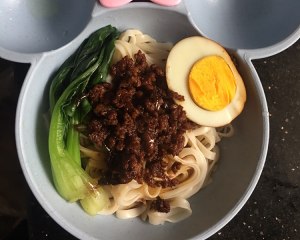 「シンプルで簡単なエディション9の最愛の肉のソースの麺の実践尺度」