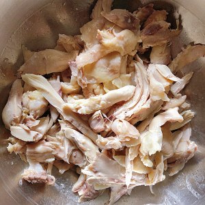 The practice measure that the hand of domestic edition rips chicken 4