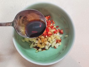 低脂肪風邪とソーセージ4を着たセロリの練習尺度