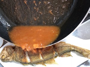 醤油煮込みの黄色いニベの練習法 