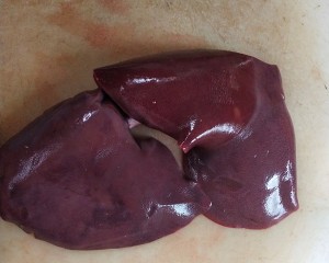 The daily life of a family is little the practice measure that fries pork liver 1