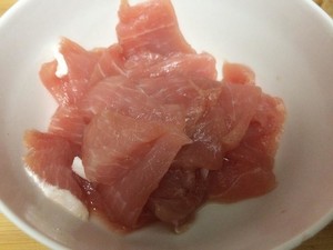 家族の日常生活の繊細な木のひげの肉の実習3