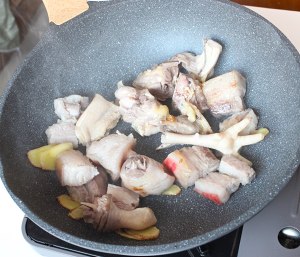 The practice measure of a course that the child can take two bowls of meals 5