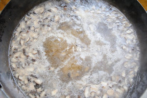 マッシュルームスープヌードルが見るシャングーキノコは、見る人が味わうように味わう人はおいしい この能力が本当であることを測定しますmushroom soup 7 