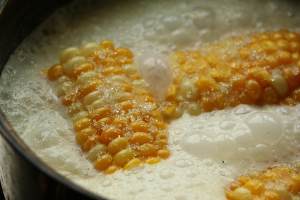 The practice measure that suckles the sweet corn that boil 3