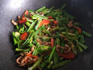 秘密？家族の日常生活の料理？？ ガーリックボルトの色フライガリン科砂肝？？ 