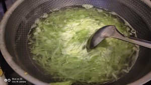 Silk of lettuce of cold and dressed with sause (dinner reducing weight) practice measure 3