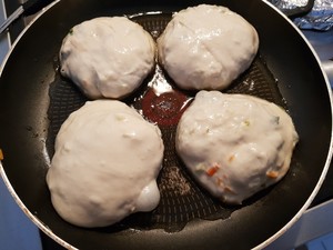「キビの粉で作った薄いパンケーキを詰めるレンテンの実践尺度」