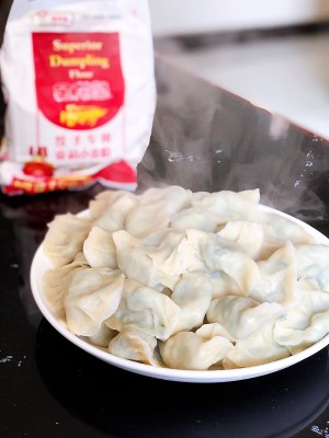 Boiled dumpling of juicily leek dried small shrimps (inside add crowded dumpling to reach press video of dumpling skin gimmick) practice measure 13