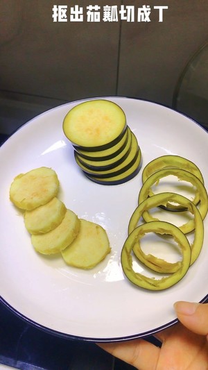 The practice measure of cake of different aubergine of foam of net red meat 3