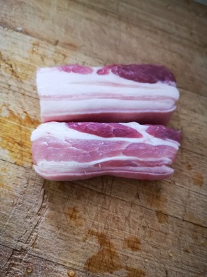 速い労働者の肉が家族の日常生活を炒める豆腐 2 