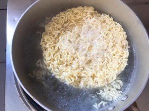 便利なカバーが揚げられているので、料理をなめるために美味しいものを食べますか？練習1  