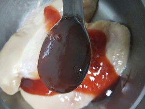 甘いジュースのブリケット フォークされたカルボナードは柔らかく柔らかく豪華であり、バビン4 