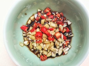 低脂肪の風邪とソーセージ5を着たセロリの練習尺度