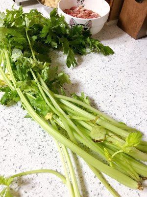 セロリフライドビーフは私と一緒に迅速に行われます。 超入札！ 家族の日常生活のクイックワーカーは簡単です！ 練習法9 