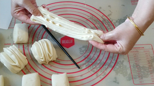 Old steamed twisted roll of quick worker leaven dough (contain knead dough, knead dough gimmick) practice measure 12