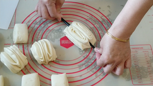 Old steamed twisted roll of quick worker leaven dough (contain knead dough, knead dough gimmick) practice measure 11