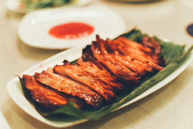 焼きたての甘い豚のスクラグの仕方、おいしい作り方