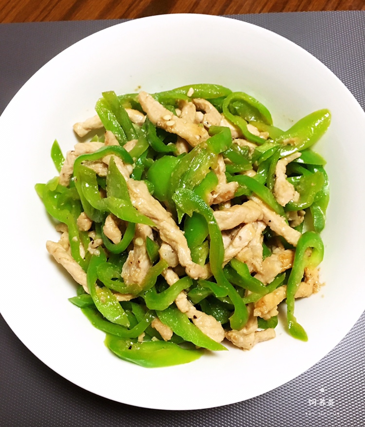 
The practice of the green pepper shredded meat of extraordinary