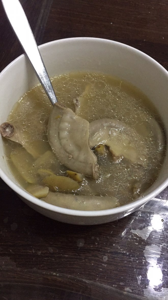 レンコン蓮の腸のバオのブタのズオのスープの実践