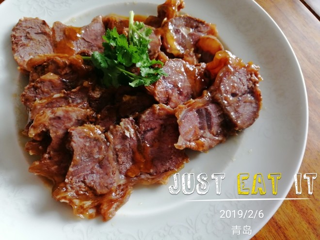 ソース牛は肉付きの良い子供です~~（ソースを加える豚は肉とにがり卵の練習をしている子供です）