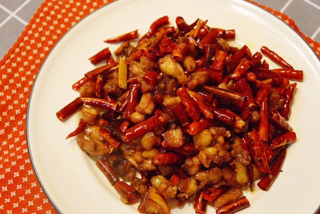 
The practice of the hot pepper chicken that makes hard not at all