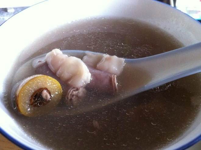 装飾的な肺オリーブの豚のピンクのスープの練習、おいしい作り方
