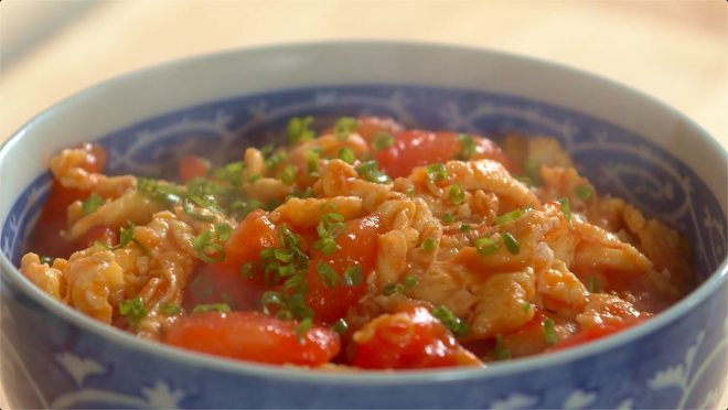 だから、とろけるトマトは巨大な卵を揚げておいしい! (正直手配)練習ビデオの練習の尺度_