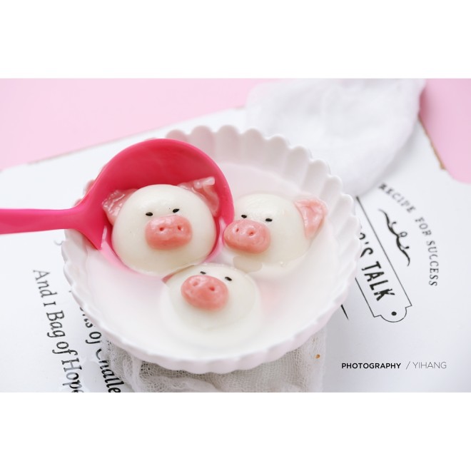 もち米粉のBu子詰めpig子のスープで提供-豚年元yearの練習