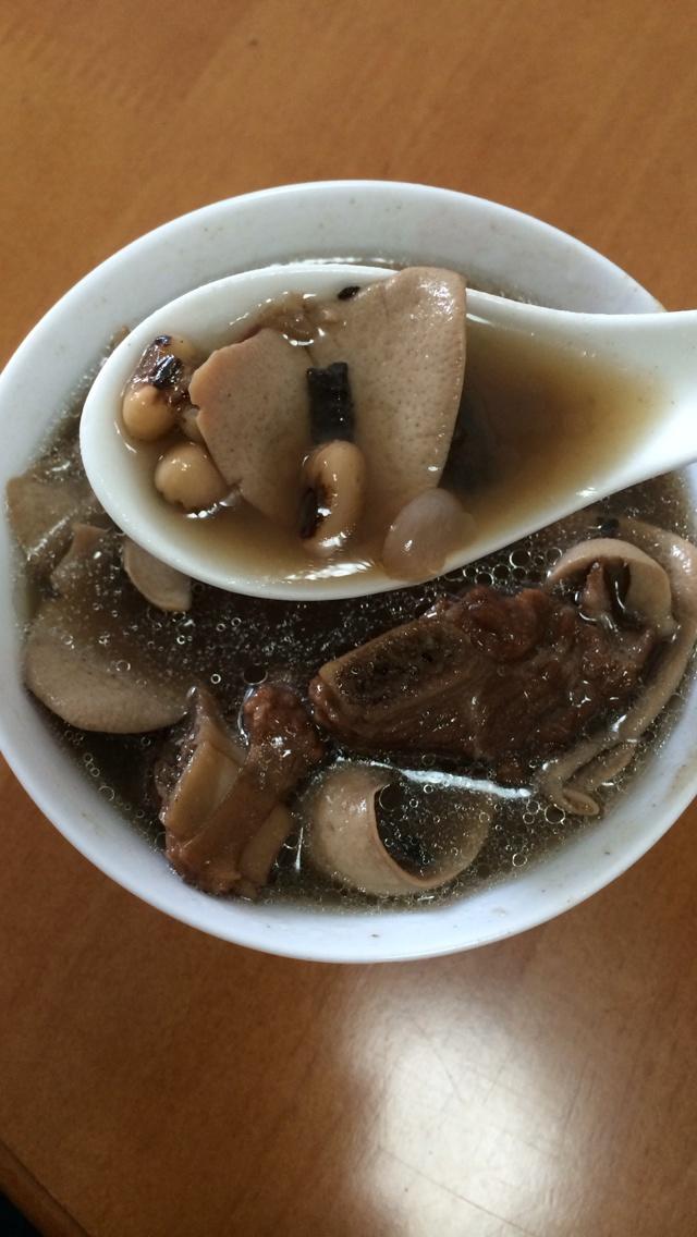 チョップ豚腎臓のstrong仲の樹皮のスープ（強い腰椎充填腎臓）実践